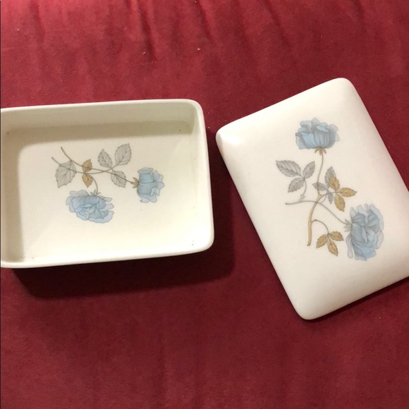 WEDGEWOOD vintage trinket box - Picture 1 of 3